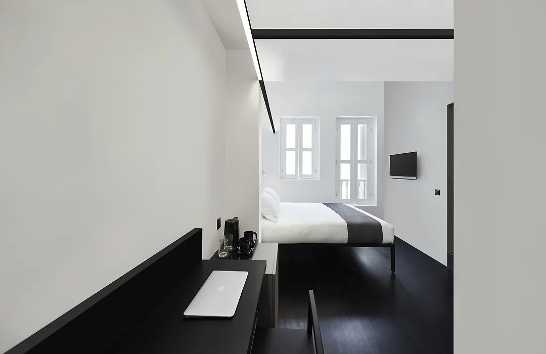 Hotel Mono-1